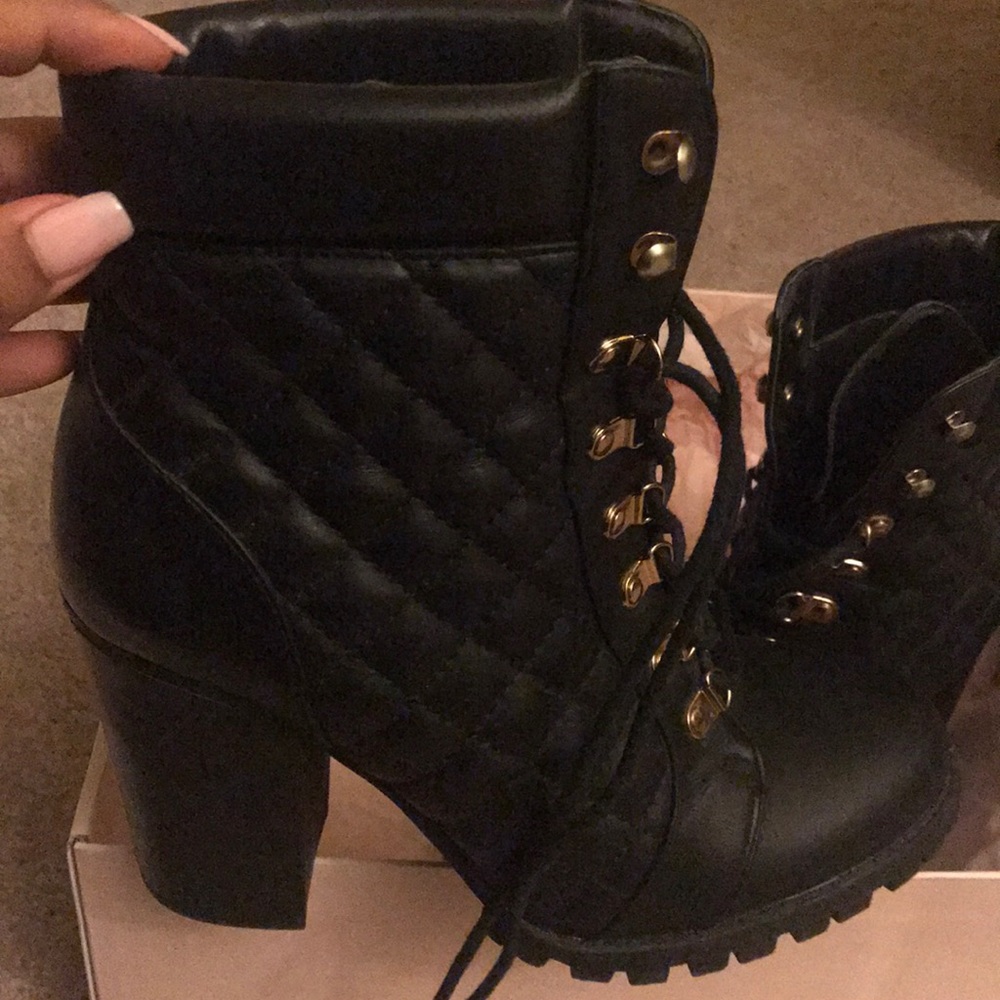 Rocking Black Boots tied up 👢😍